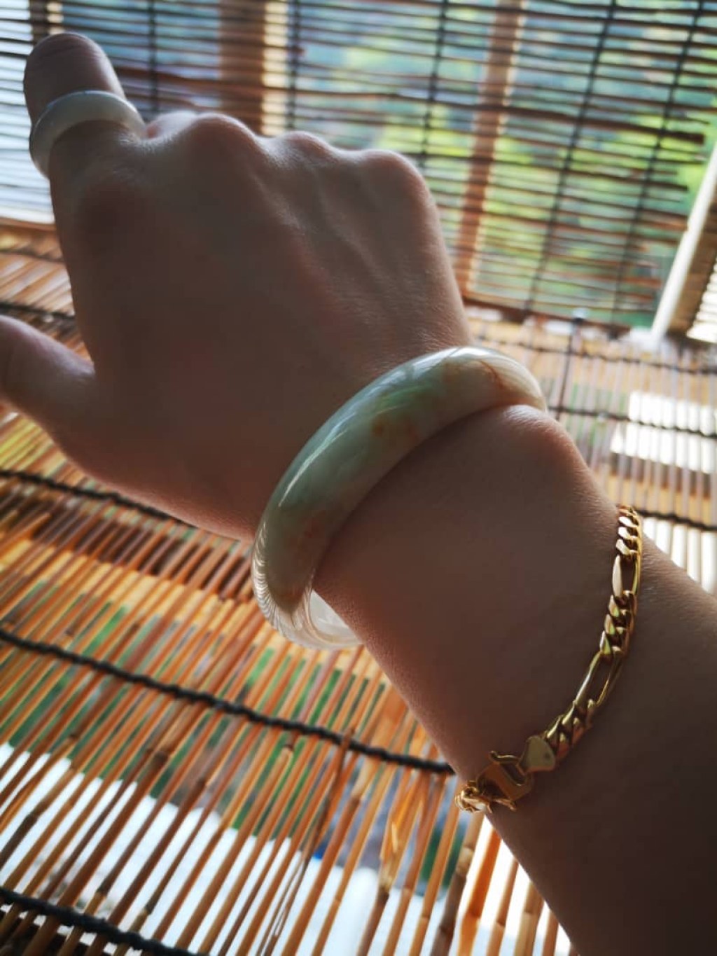 Picture of: BEST TIPS : How to Styling and Fashion with Your Jade Bangles